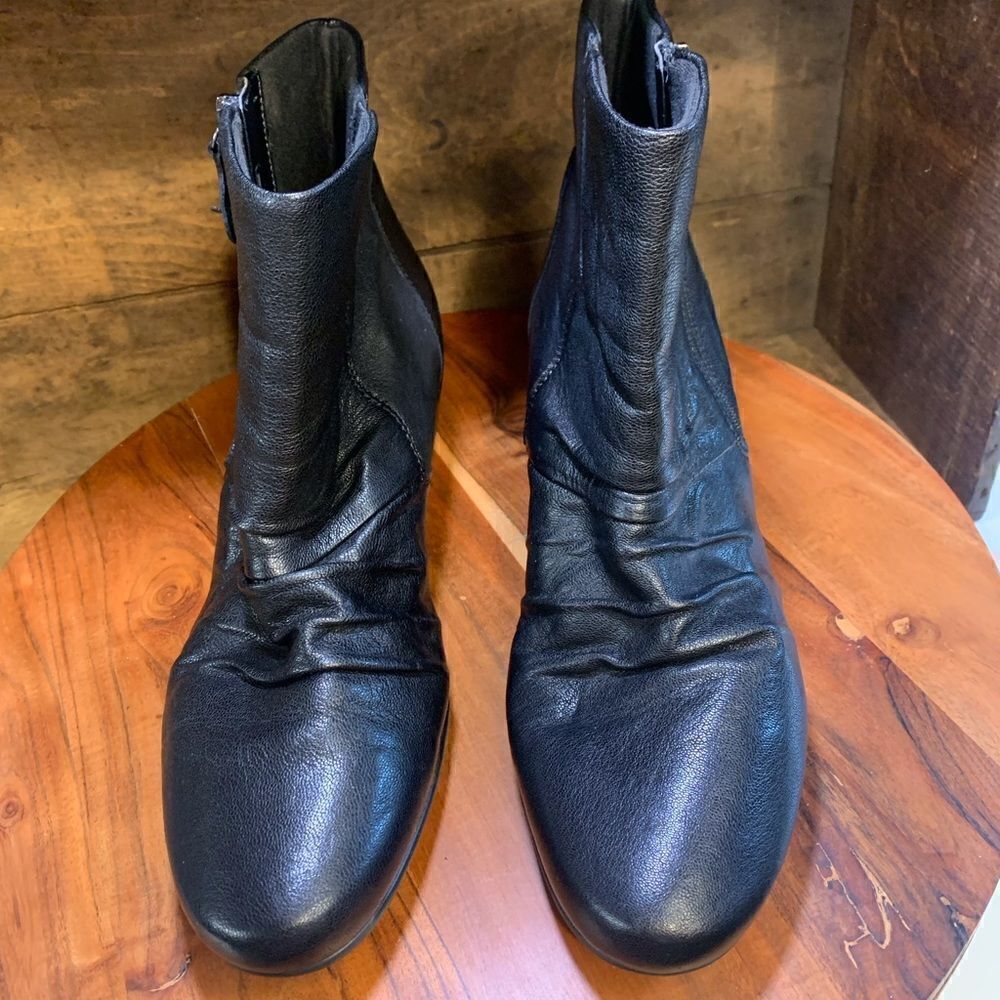 Clarks short boots.  Inv 5655